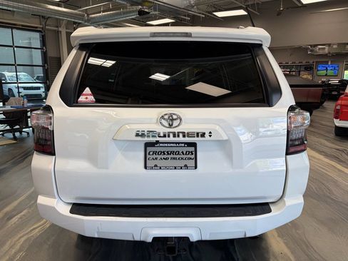 Used 2022 Toyota 4Runner SR5 Premium w/ Moonroof Package AWD/4WD image 41
