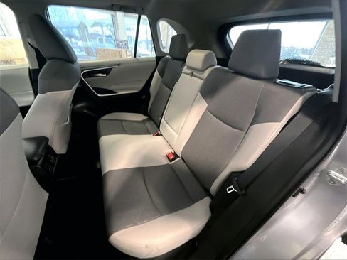 Used 2022 Toyota RAV4 XLE image 15