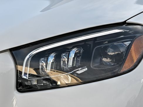 Used 2025 Mercedes-Benz GLS 450 4MATIC image 7