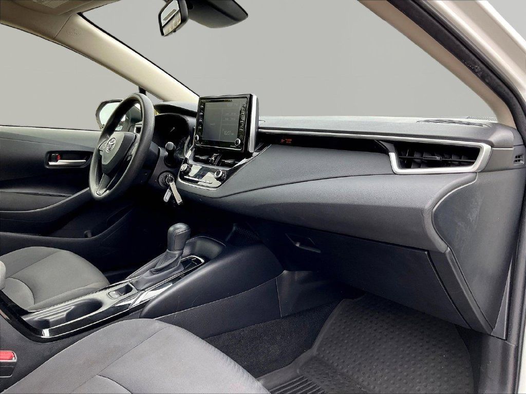 Used 2021 Toyota Corolla LE FWD image 28