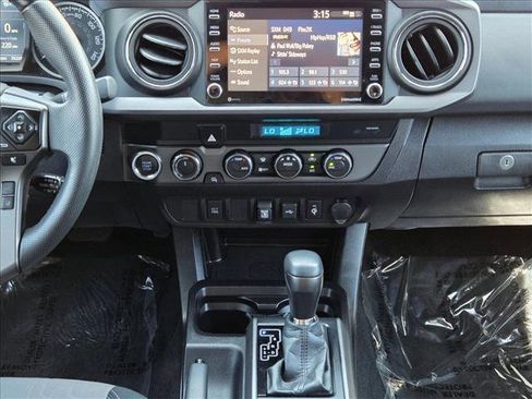 Certified 2021 Toyota Tacoma TRD Off-Road AWD/4WD image 15