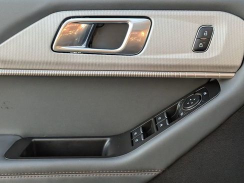 Certified 2025 Ford Explorer Active w/ Active Comfort Package image 26