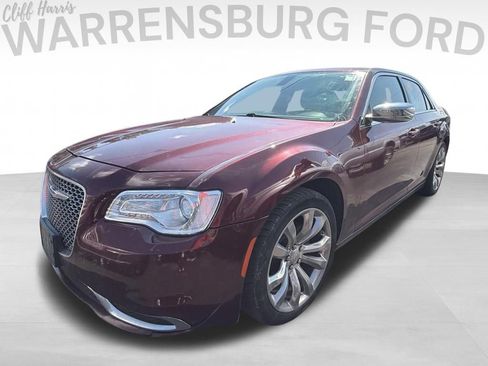 Used 2018 Chrysler 300 Touring w/ Chrome Appearance Package RWD image 2