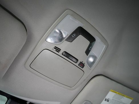 Used 2018 Toyota Sienna LE w/ Carpet Mat Package image 47