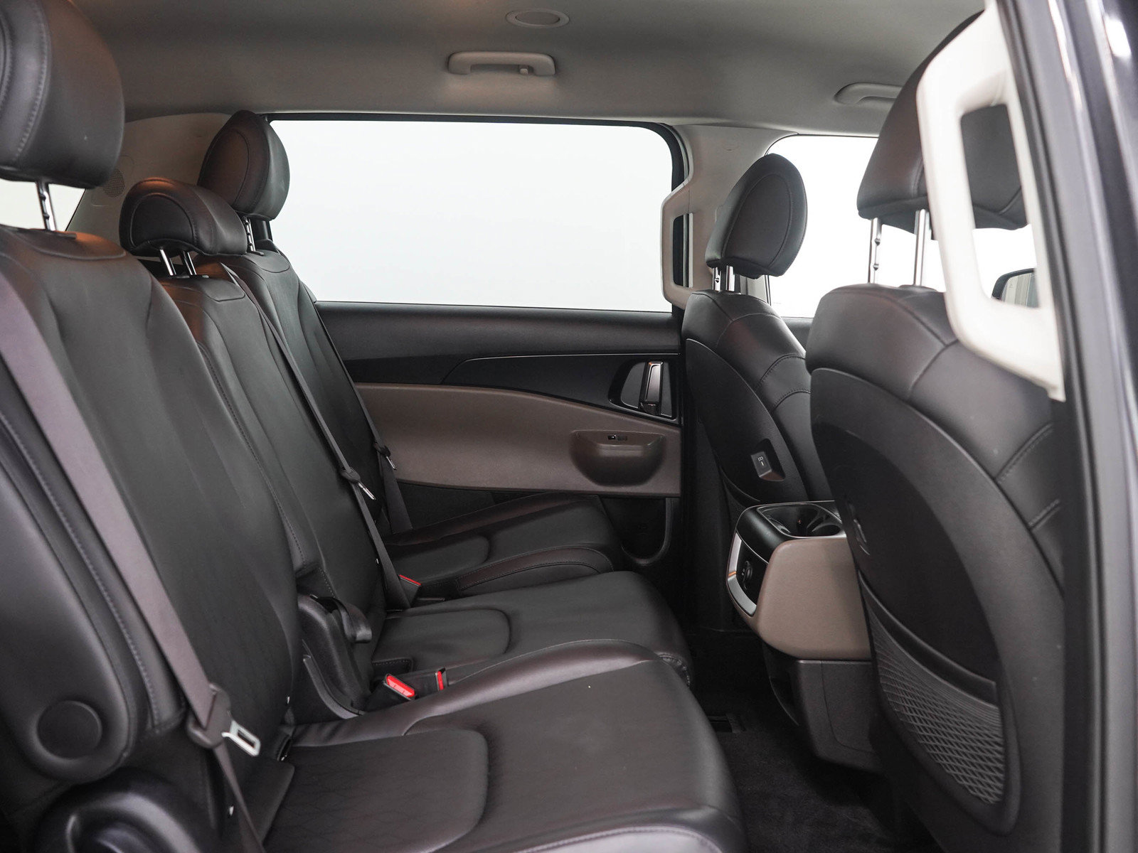 Used 2025 Kia Carnival FWD image 13