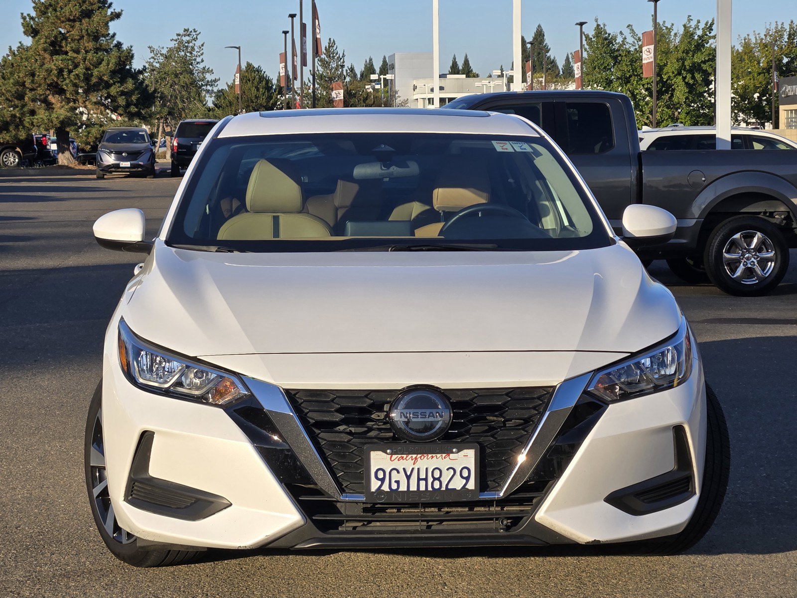 Used 2023 Nissan Sentra SV w/ SV Premium Package FWD image 2