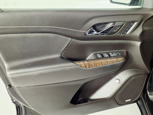 Used 2023 GMC Acadia Denali image 17