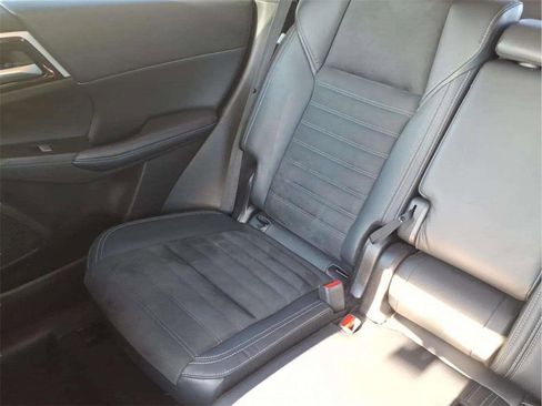 Used 2023 Mitsubishi Outlander SE image 17