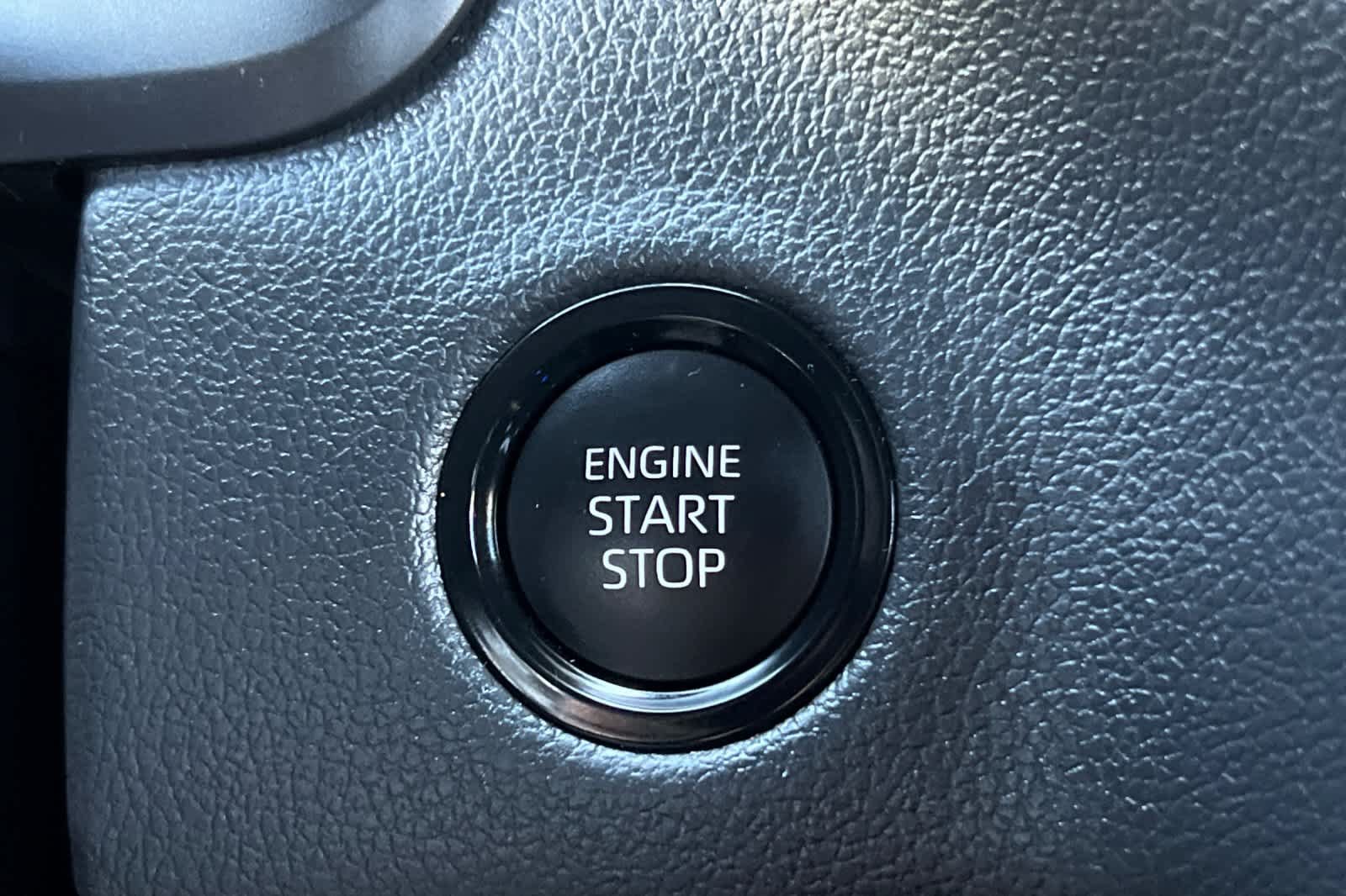 Used 2025 Toyota Tundra Limited AWD/4WD image 24