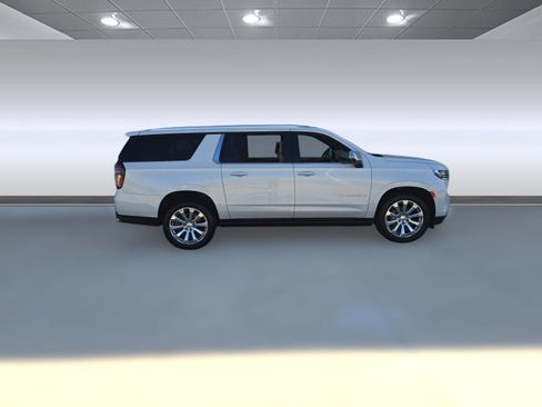 Used 2021 Chevrolet Suburban Premier w/ Premium Package image 8