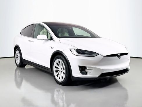 Used 2020 Tesla Model X Long Range image 3