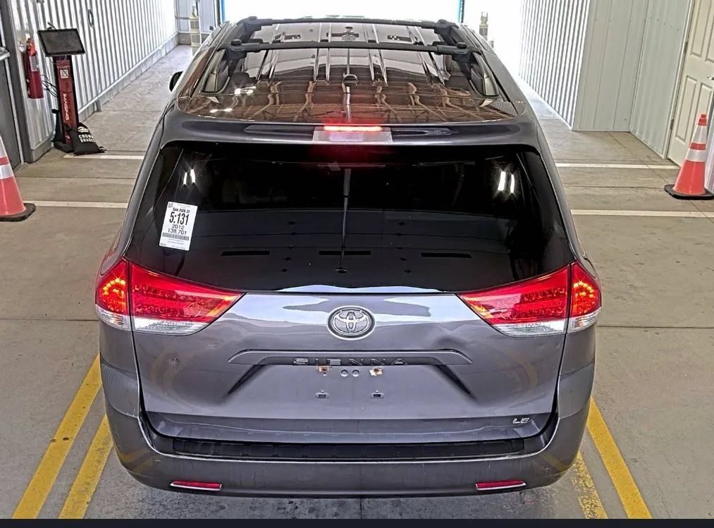 Used 2012 Toyota Sienna LE FWD image 5