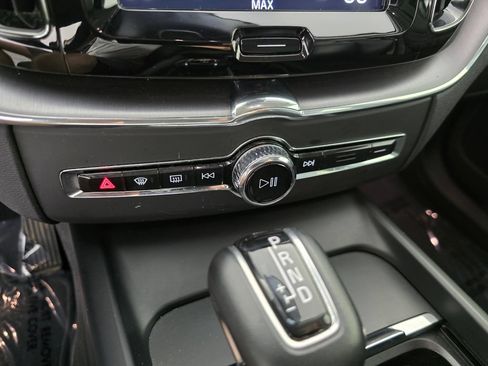 Used 2020 Volvo XC60 T5 Momentum w/ Protection Package AWD/4WD image 32
