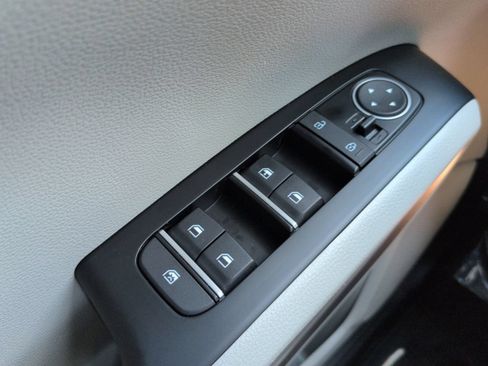 Used 2025 Kia Soul LX w/ LX Technology Package FWD image 26