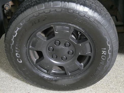 Used 2009 Chevrolet Avalanche LS w/ Convenience Package #1 AWD/4WD image 15