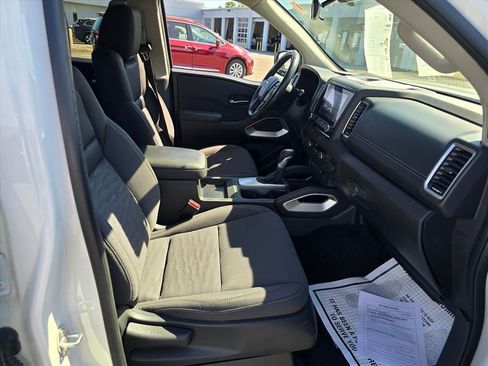 Used 2024 Nissan Frontier SV w/ Technology Package RWD image 14