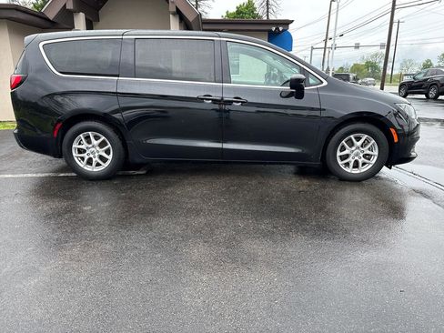 Used 2023 Chrysler Voyager LX FWD image 4