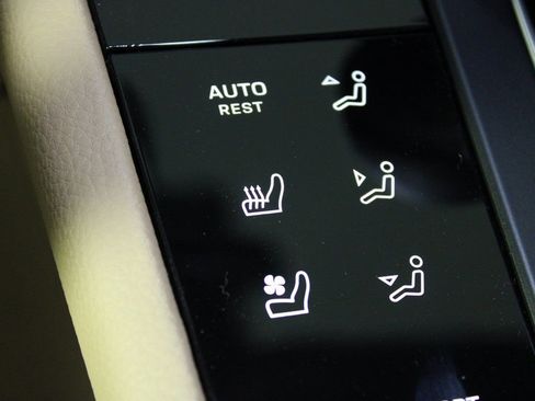 Certified 2026 Porsche Macan image 30