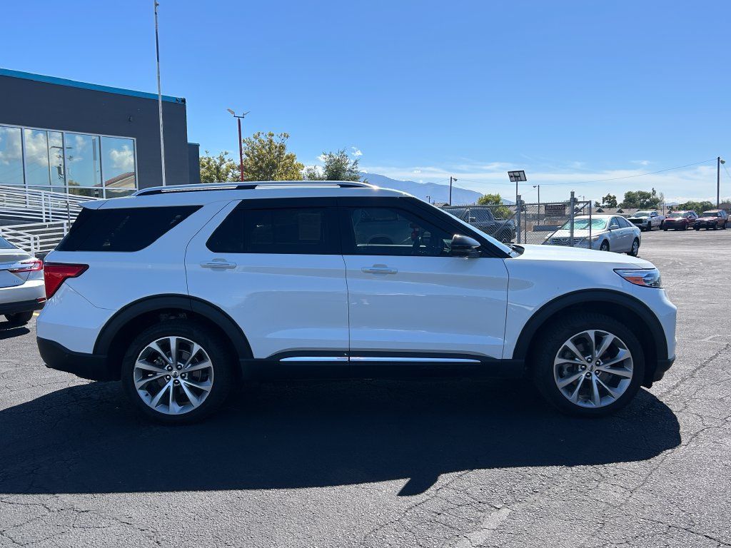 Used 2021 Ford Explorer Platinum w/ Equipment Group 601A AWD/4WD image 2