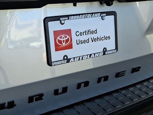 Used 2025 Toyota 4Runner SR5 AWD/4WD image 28