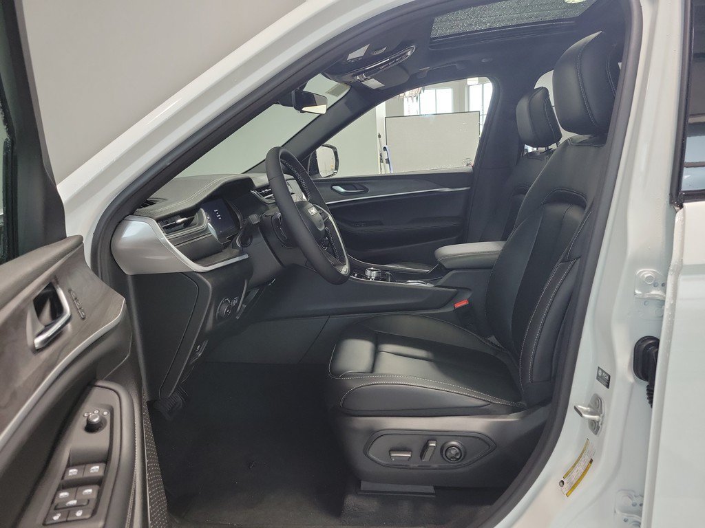 New 2025 Jeep Grand Cherokee Limited AWD/4WD image 10