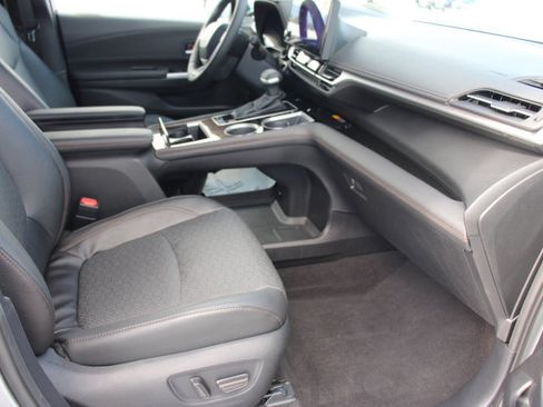 Certified 2025 Toyota Sienna Limited image 20