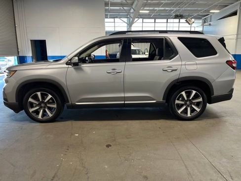 Used 2023 Honda Pilot Touring image 6
