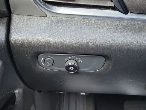 Used 2023 Chevrolet Traverse LT image 15