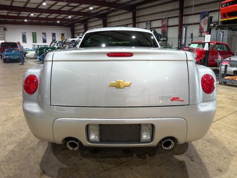 Used 2004 Chevrolet SSR w/ Preferred Equipment Group RWD image 5