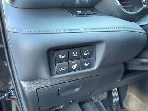 Used 2021 Toyota Highlander Limited image 12