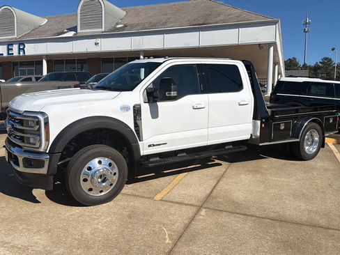 New 2026 Ford F550 4x4 Crew Cab image 5