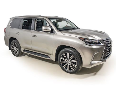 Used 2020 Lexus LX 570 4WD w/ Luxury Package image 8