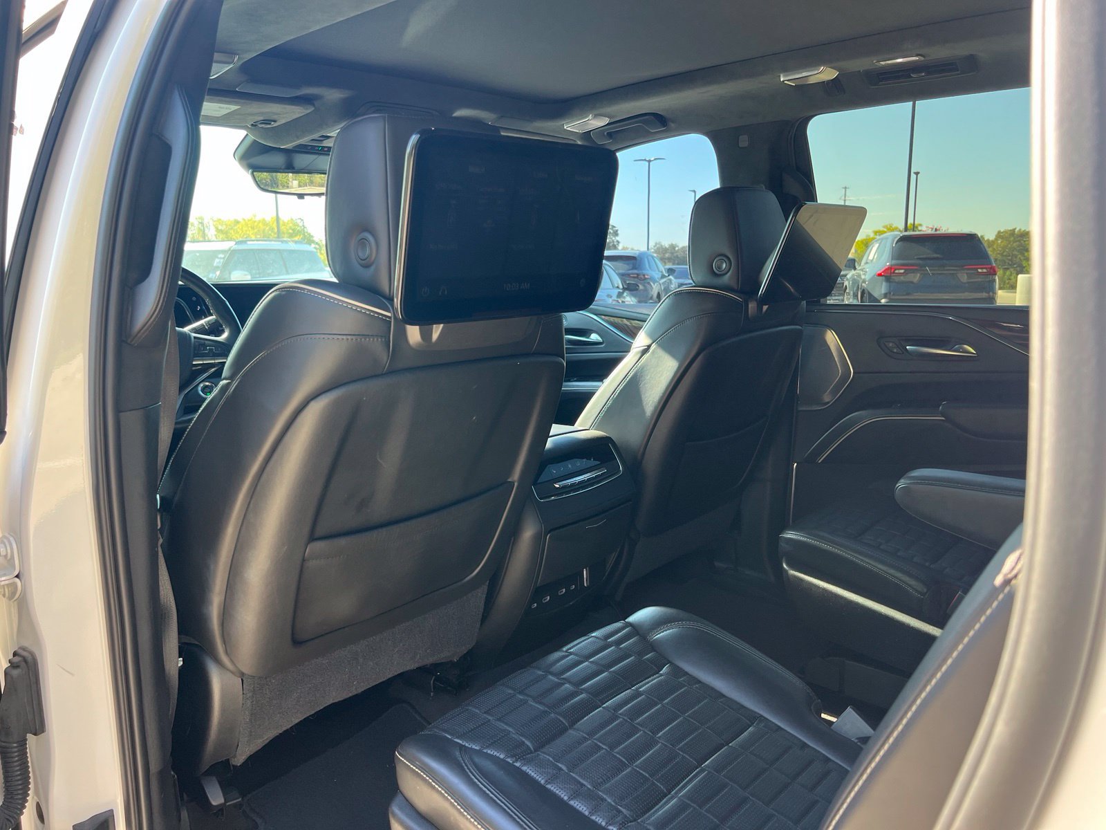 Used 2021 Cadillac Escalade ESV Premium Luxury Platinum AWD/4WD image 18