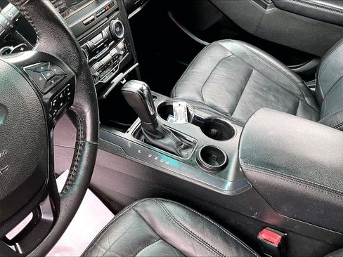 Used 2016 Ford Explorer XLT w/ Equipment Group 202A FWD image 15