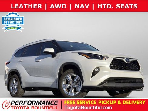 Used 2025 Toyota Highlander XLE image 1