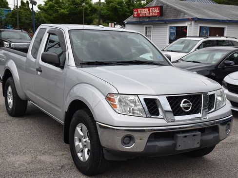 Used 2011 Nissan Frontier SV w/ SV Premium Utility Pkg AWD/4WD image 1