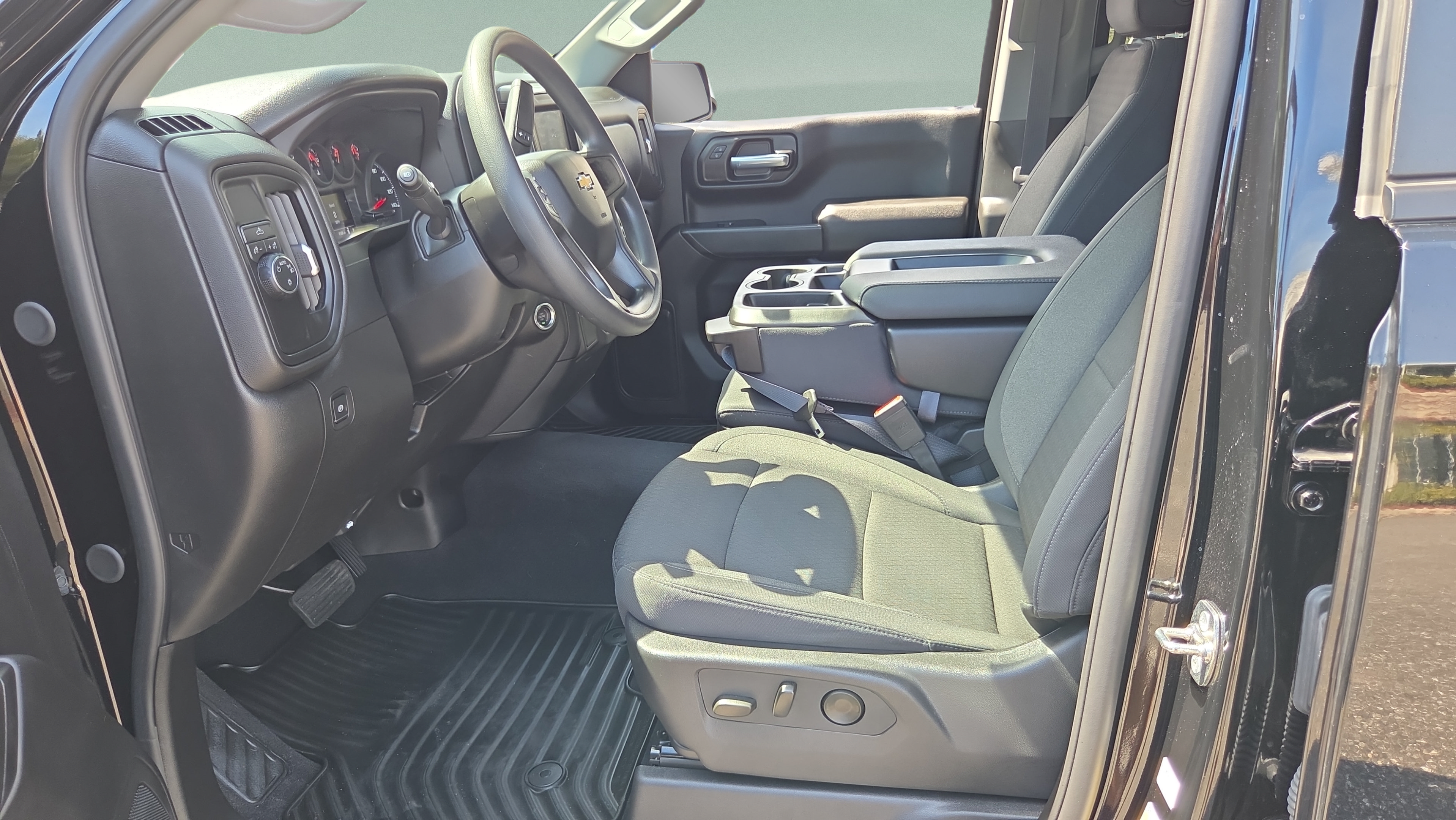 Used 2026 Chevrolet Silverado 1500 Custom RWD image 9