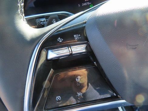 Used 2024 Cadillac Lyriq Luxury w/ LPO, Floor Liner Package AWD/4WD image 19