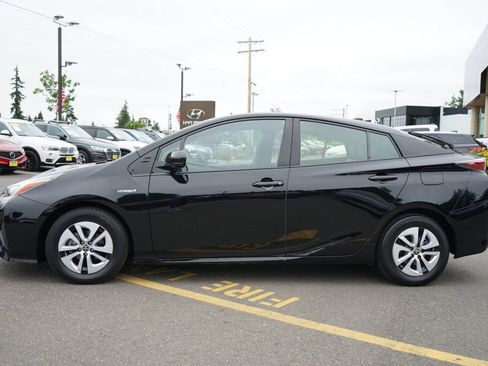 Used 2016 Toyota Prius Four w/ Advanced Technology Package FWD image 10