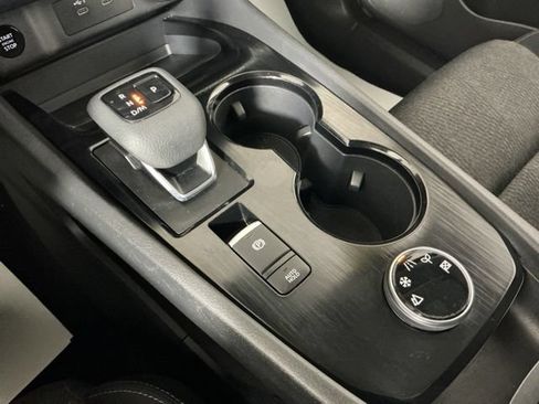 Used 2024 Nissan Rogue SV AWD/4WD image 18