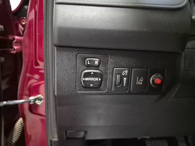 Used 2018 Toyota RAV4 LE FWD image 15