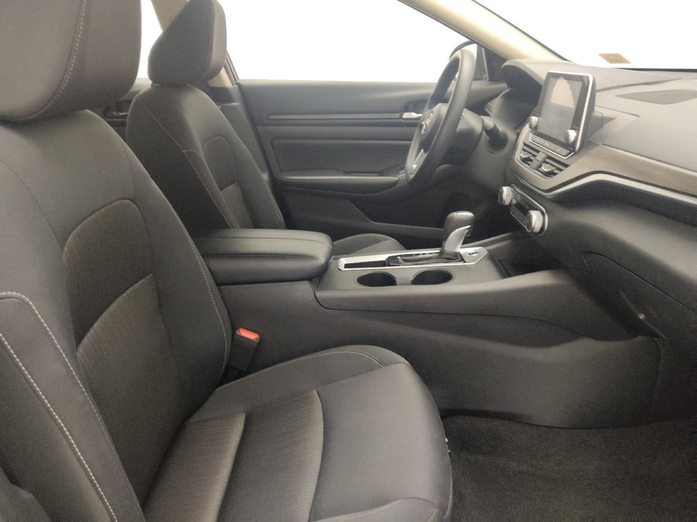 Used 2025 Nissan Altima 2.5 SV FWD image 21