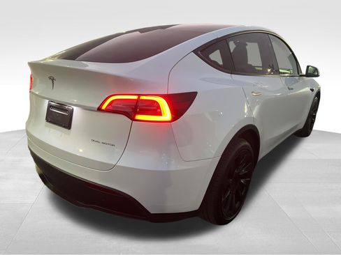 Used 2023 Tesla Model Y Long Range image 5
