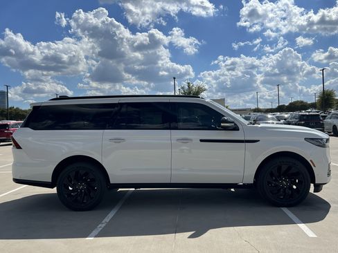 New 2025 Lincoln Navigator L Reserve w/ Jet Appearance Package image 10
