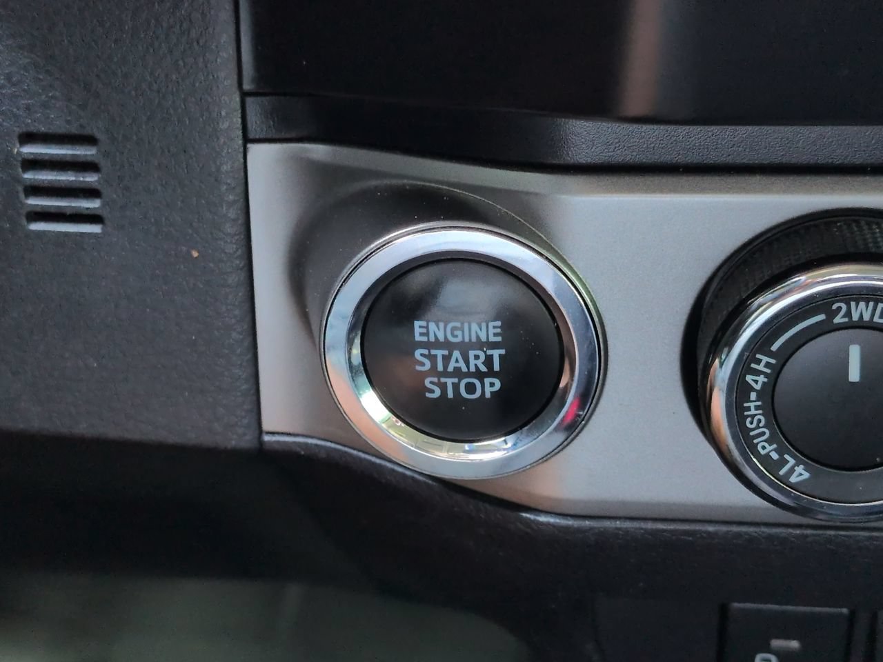 Used 2023 Toyota Tacoma SR5 AWD/4WD image 29