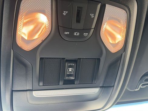 Used 2024 RAM 2500 Tradesman w/ Chrome Appearance Group AWD/4WD image 15