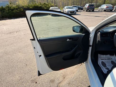 Used 2015 Volkswagen Jetta S image 15