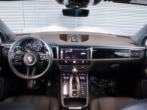 Certified 2024 Porsche Macan AWD/4WD image 14