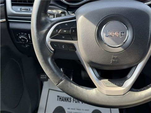 Used 2019 Jeep Grand Cherokee Limited image 36