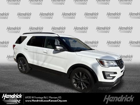 Used 2017 Ford Explorer XLT w/ Equipment Group 202A image 1